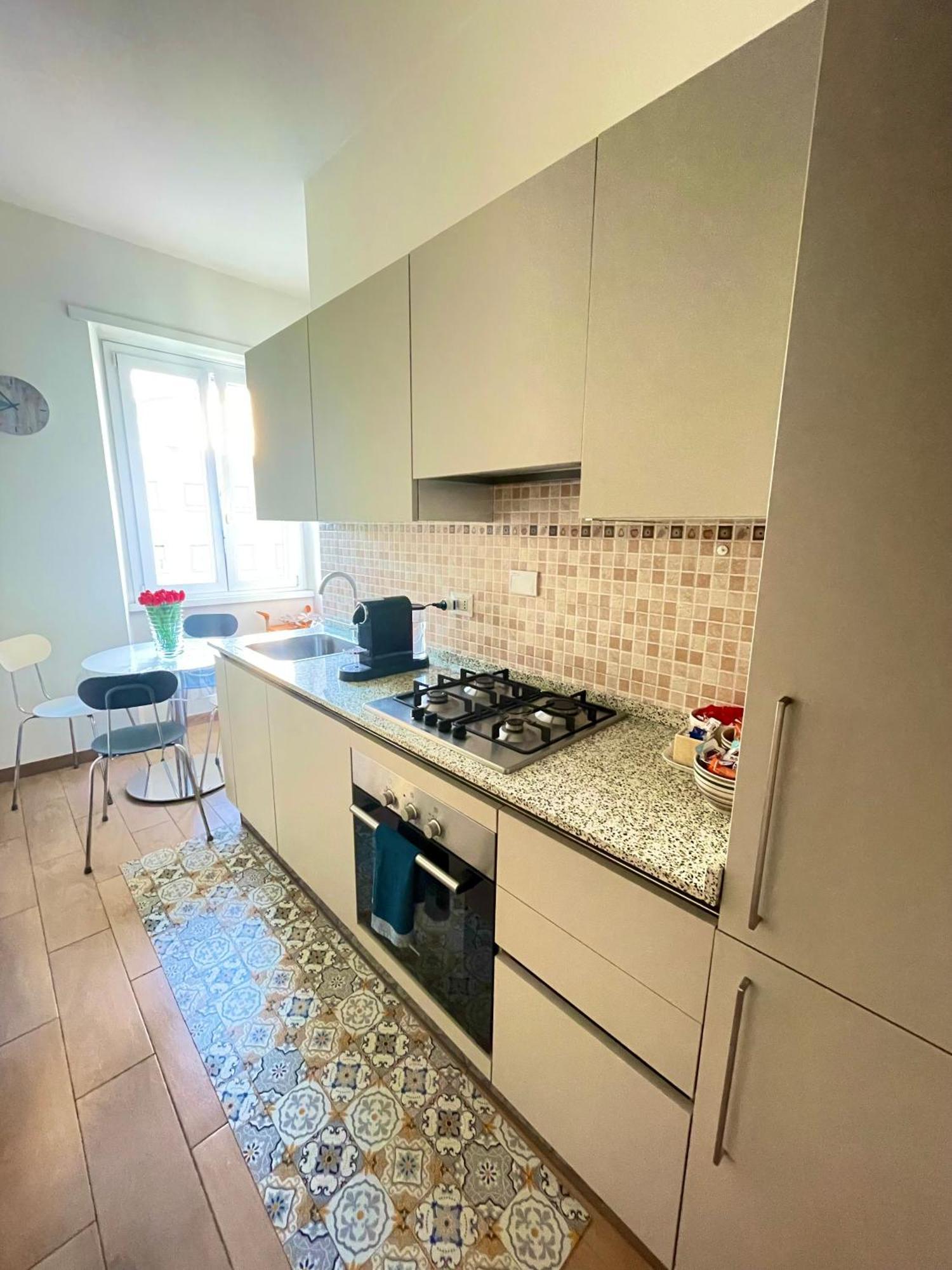 Lucens Domus Appartamento Roma Quartiere Trieste - Vicino Metro B1 - Bagian luar foto